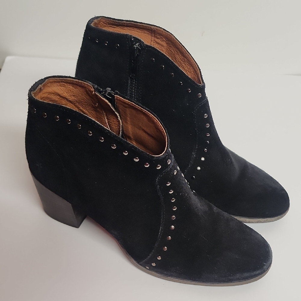 FRYE Nora black ankle boots with studded detail 2 3/4 chunky heel sz 8B Western